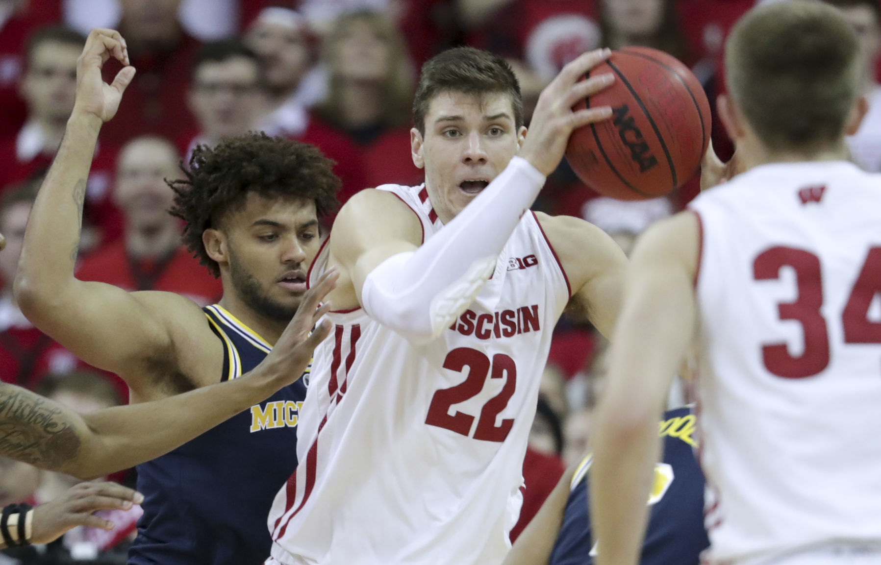 Badgers 64, No. 2 Wolverines 54